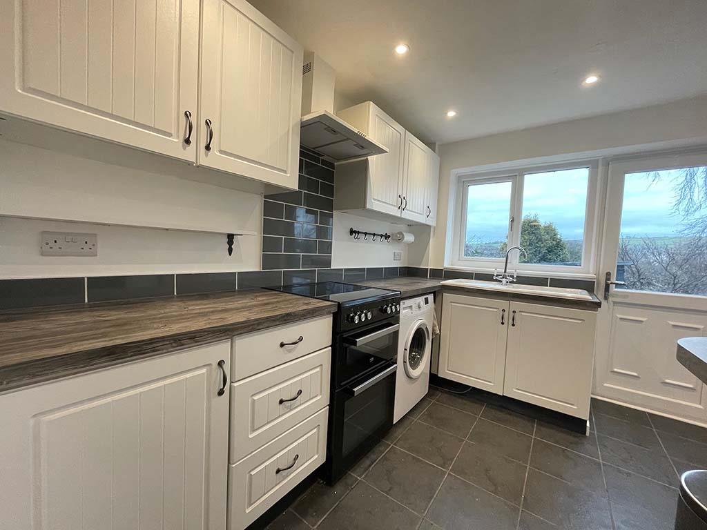3 bedroom mid terrace house To Let in Barnoldswick - Kitchen